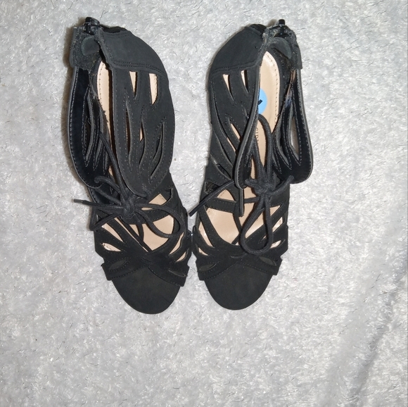 Christian Siriano for Payless Black Strappy Tie Up Heels - Picture 7 of 11